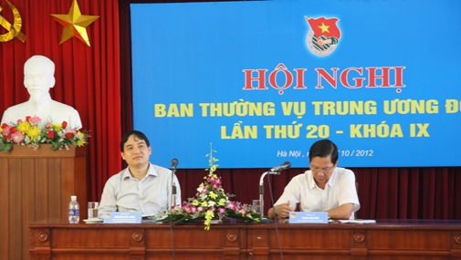 Đồng chí Nguyễn Đắc Vinh (bìa trái), đồng chí Phan Văn Mãi đồng chủ trì Hội nghị